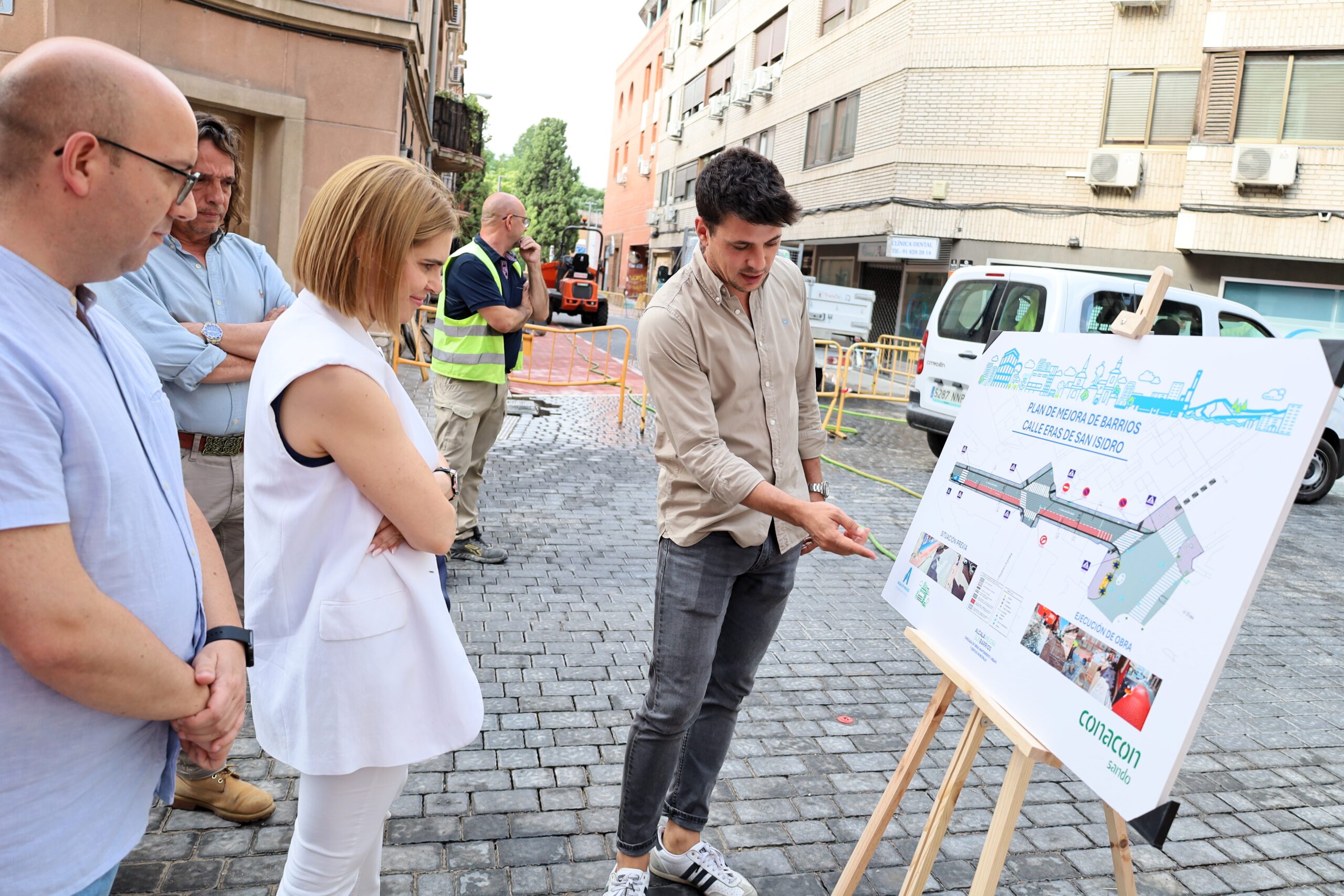 La Alcaldesa Resalta Mejoras en la Conexión entre el Barrio de la Estación y el Centro Histórico tras la Remodelación de la Calle Eras de San Isidro