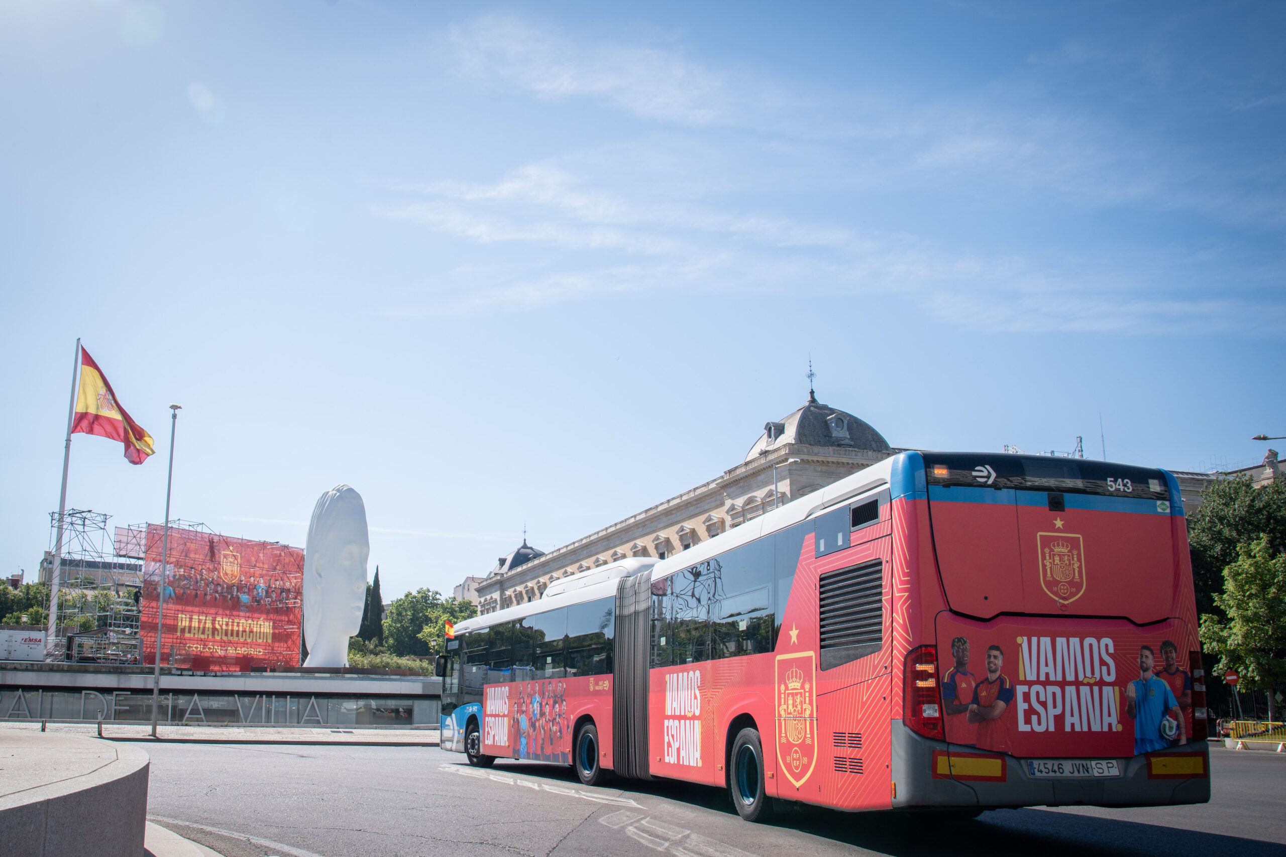 Los Autobuses de EMT Madrid se Visten de Fiesta para la Final del Mundial