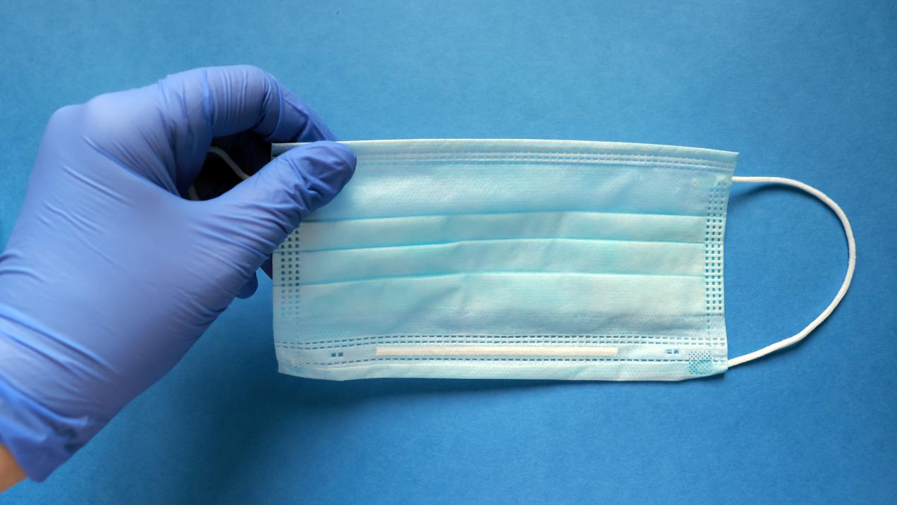 Madrid invertirá más de 108 millones en guantes para su personal sanitario