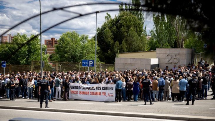 Multitudinaria Manifestación contra Unidad Editorial por Rechazo a Incremetar Salarios