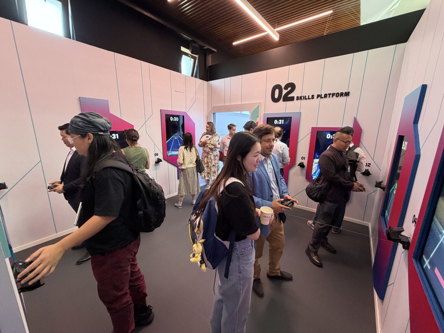 Startups de Madrid in Game presentan proyectos a delegación china en el Campus del Videojuego