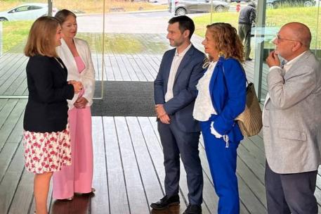 Bustinduy Explora Innovaciones en Seguridad Alimentaria durante su Visita al Laboratorio de Biotoxinas Marinas de AESAN en Vigo