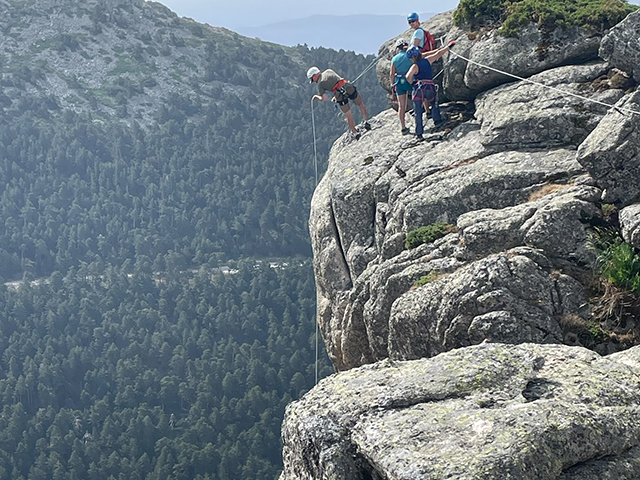 El Equipo de Aire Libre Mejora sus Habilidades en Rescate y Emergencias en Montaña