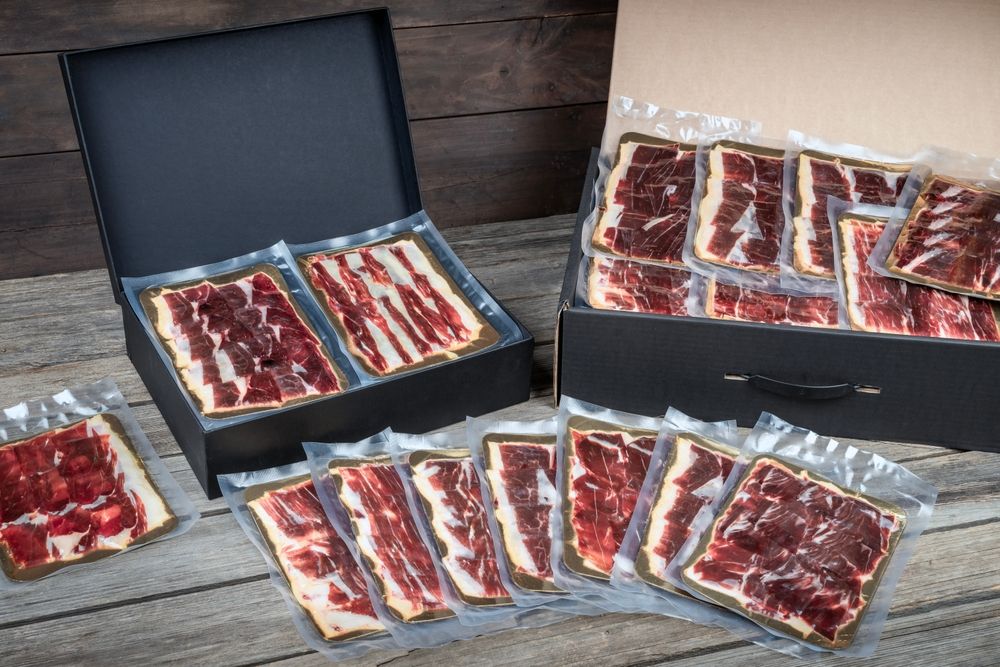 El Jamón Ibérico: La Esencia del Regalo Gourmet que Conquista los Paladares Exigentes