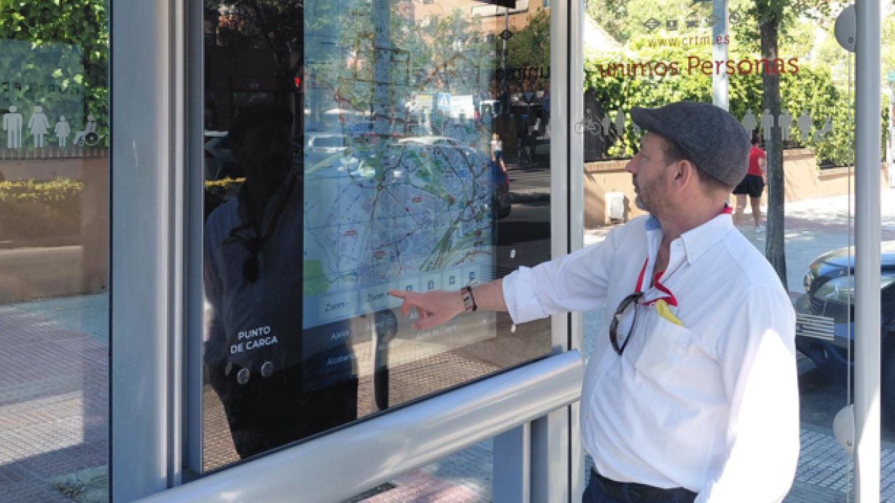 Mapas Interactivos Mejoran la Experiencia de Viaje en las Marquesinas de Madrid