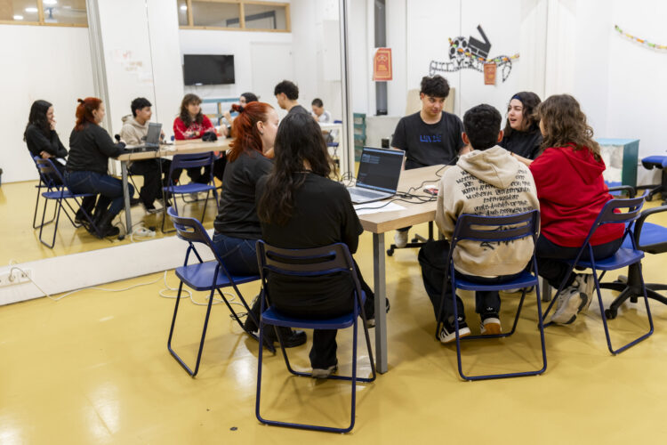 Nuevos Centros de Día para Brindar Apoyo Social y Psicológico a Jóvenes Vulnerables en la Ciudad