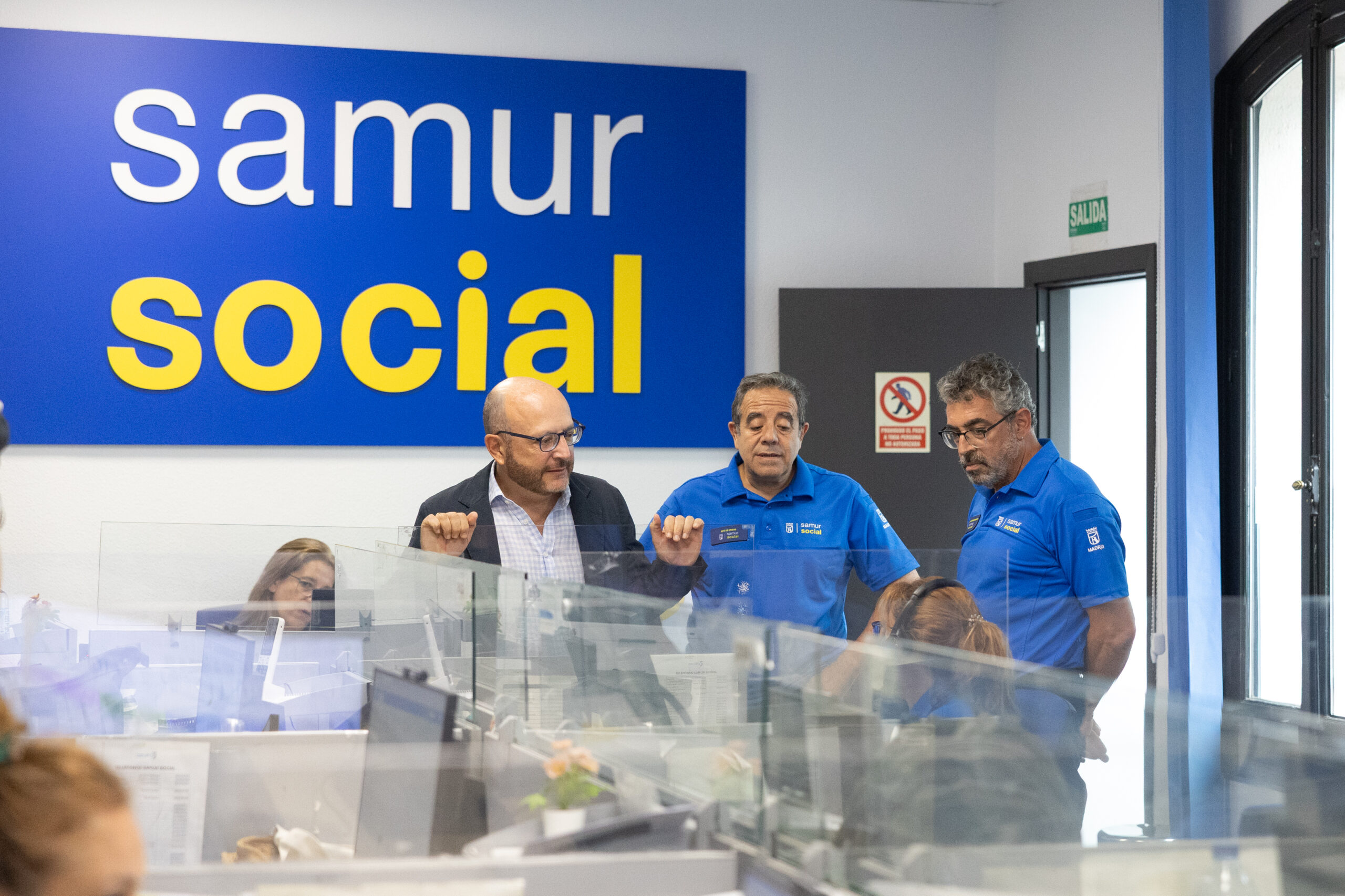 SAMUR Social Brinda Asistencia a Más de 150 Personas sin Hogar Durante la Campaña de Calor