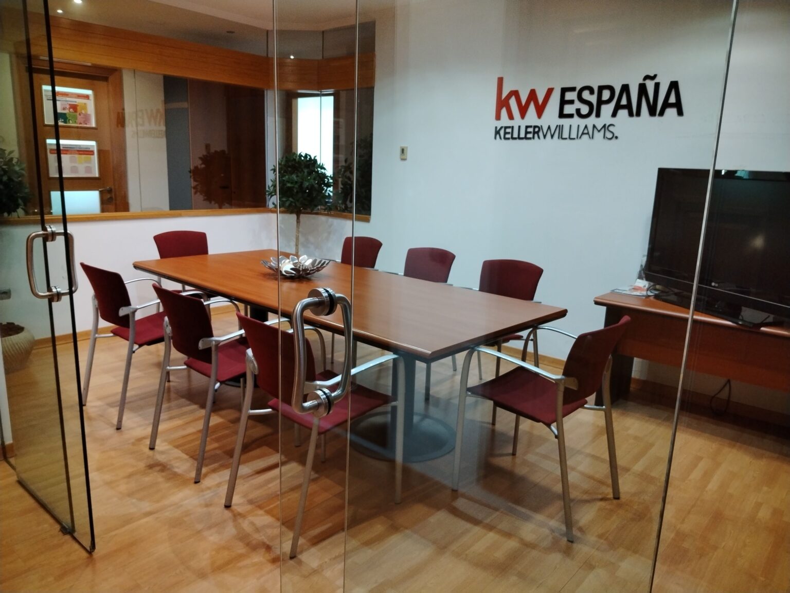 Diez Años de Ahorro: El Desafío de Adquirir Vivienda en las Principales Ciudades de España