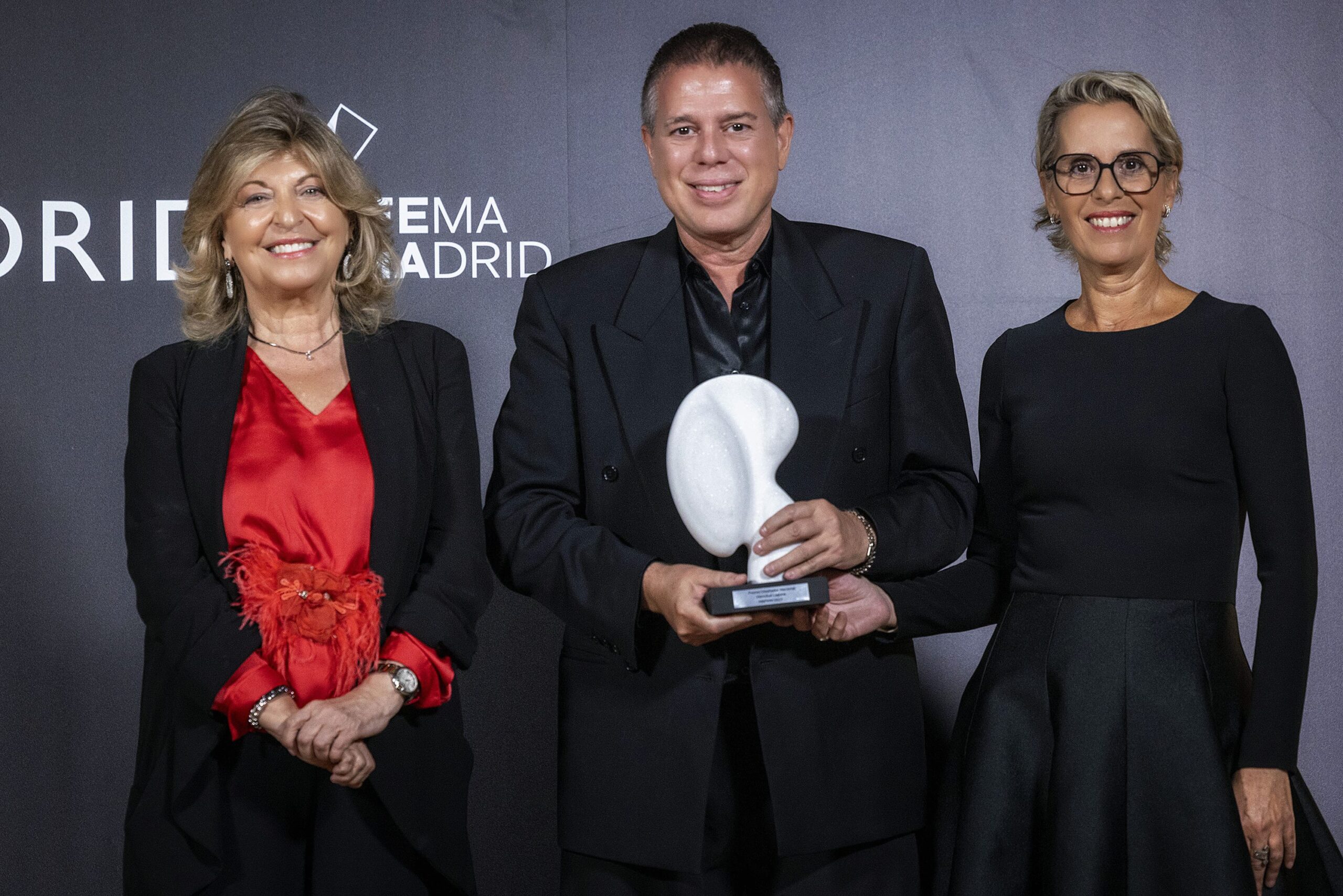 El Ayuntamiento homenajea a Hannibal Laguna y Agua by Agua Bendita en la Mercedes-Benz Fashion Week Madrid