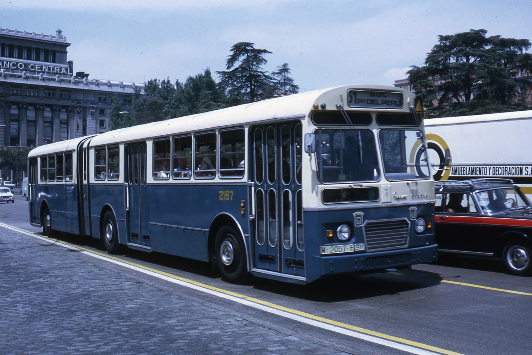 Evolución del Transporte: De Autobuses de Dos Pisos a Vehículos Eléctricos en la EMT Madrid