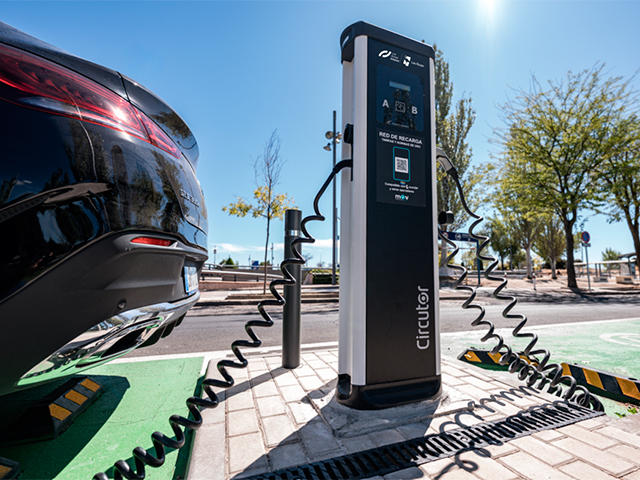 Iniciativa Verde: Cargadores Eléctricos y Aparcamientos Gratuitos para Bicis y Patinetes en la Semana Europea de la Movilidad