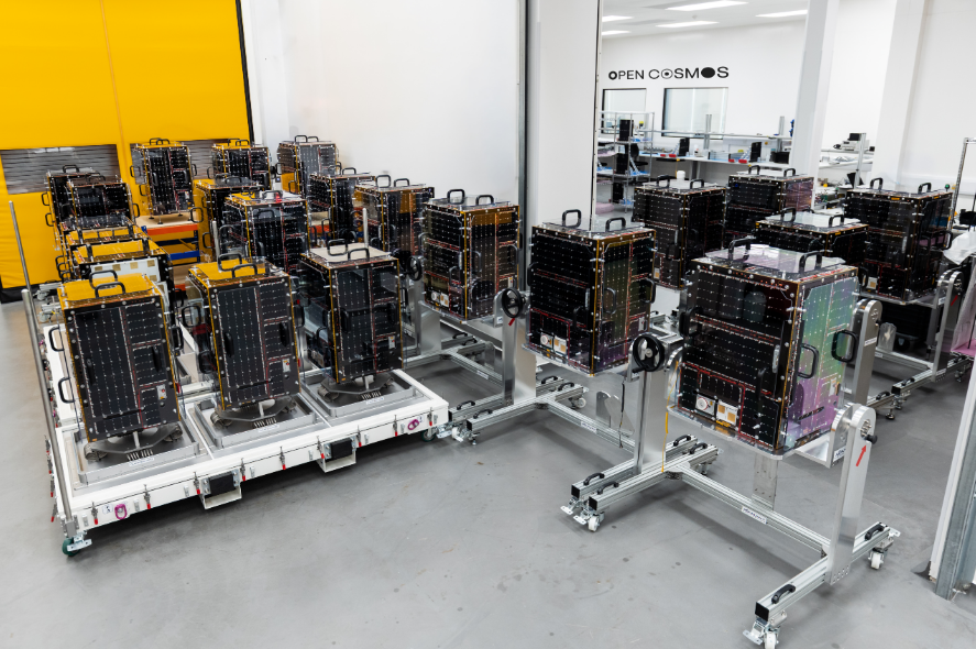 Open Cosmos Obtiene Financiación Récord de 300 Millones de Euros para Potenciar la Conectividad Espacial en Tiempo Real