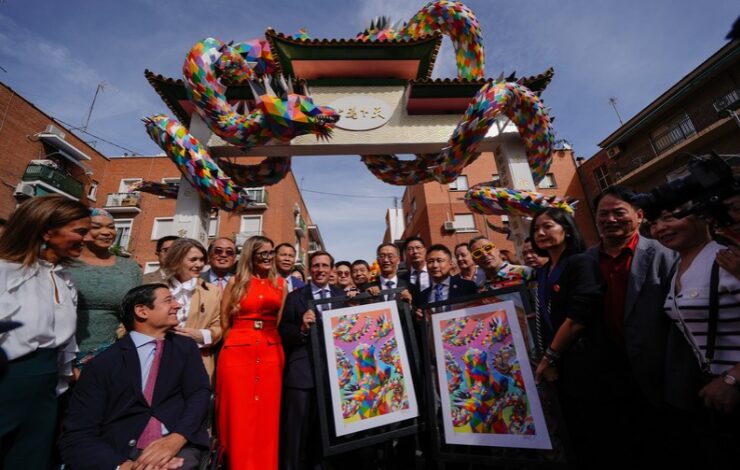 Almeida Inaugura el Primer Arco Chino de Madrid como Símbolo de Entendimiento Cultural 1 Almeida Inaugura el Primer Arco Chino de Madrid como Símbolo de Entendimiento Cultural