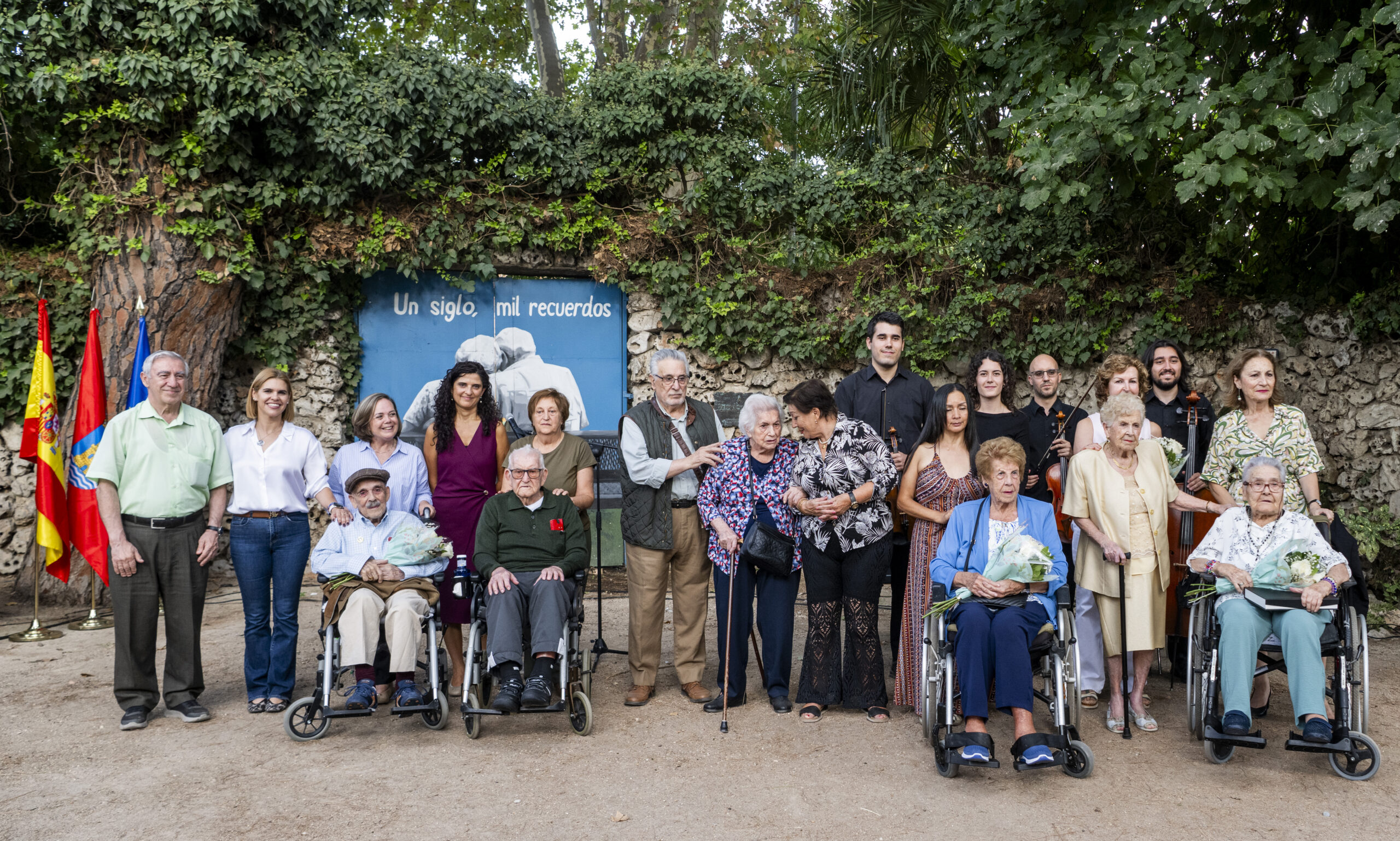 Celebración en Alcalá de Henares: Homenaje a los Vecinos Centenarios en la Semana del Mayor