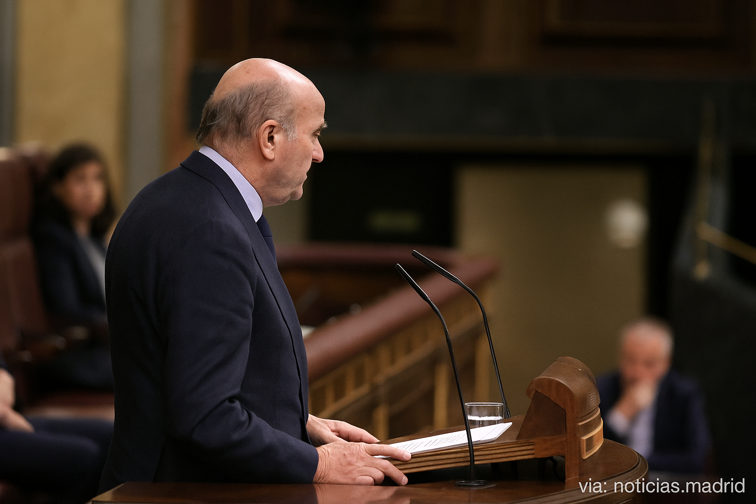 De Guindos urge un pacto inmediato entre partidos para proteger las pensiones, esenciales para el bienestar social