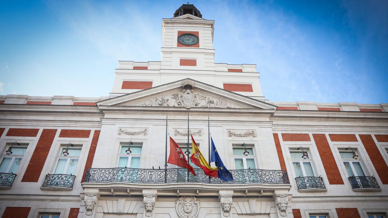 Díaz Ayuso Declara Tres Días de Luto Oficial por Víctimas del Accidente Ferroviario en Madrid