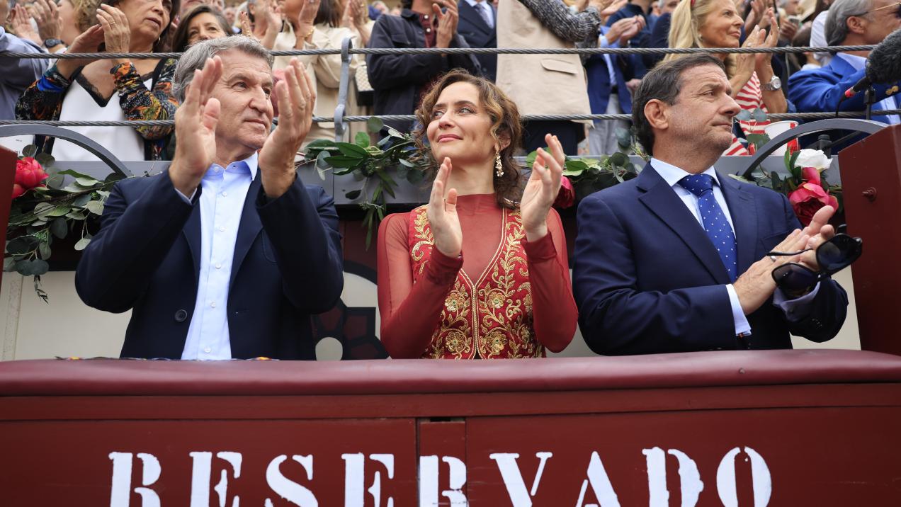 Díaz Ayuso Encabeza Celebración de la Hispanidad en Homenaje a Ceuta Durante Tradicional Corrida