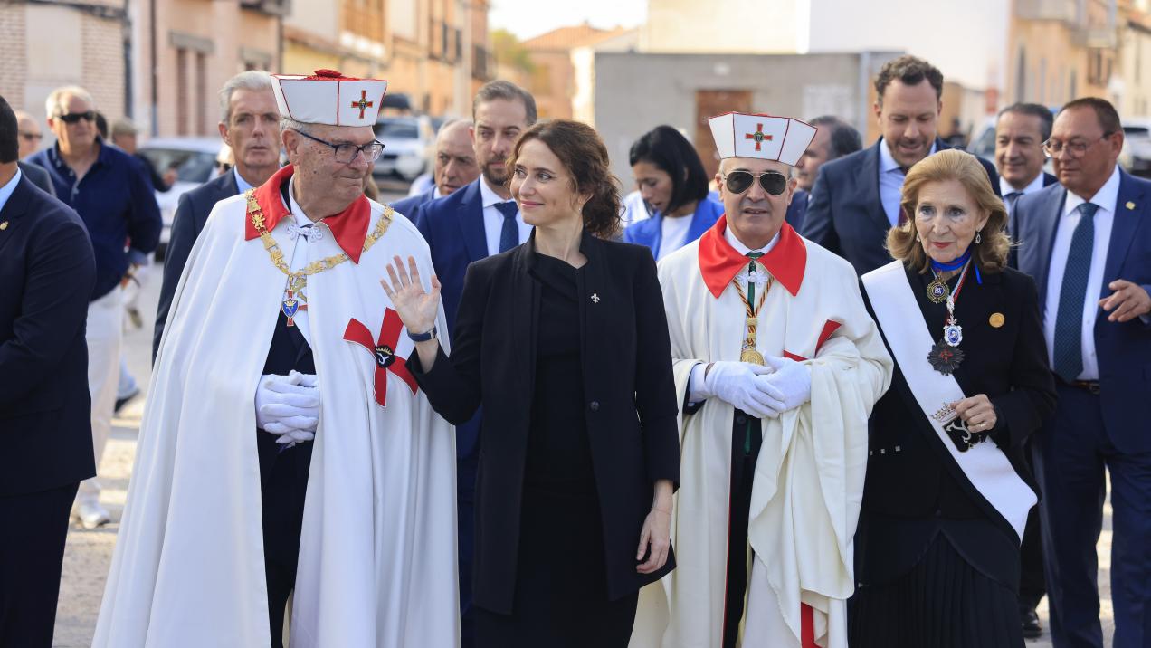 Díaz Ayuso Recibe el Honor de Dama del Capítulo de la Reina Isabel la Católica en Ávila