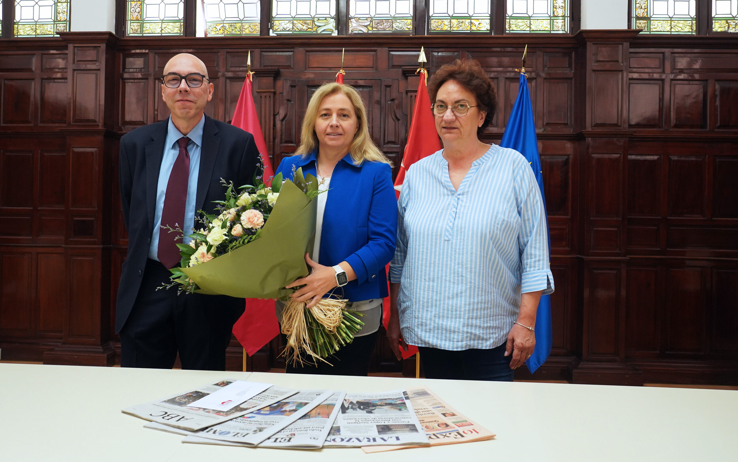 Encuentro de Sanz con Representantes de la Prensa Escrita 1 Encuentro de Sanz con Representantes de la Prensa Escrita