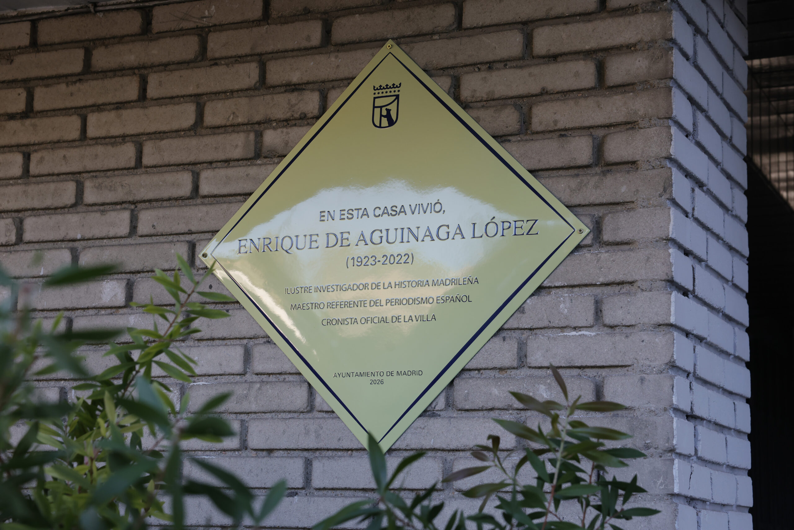 Homenaje a Enrique de Aguinaga y Luis Prados de la Plaza: Cronistas de la Villa siempre presentes