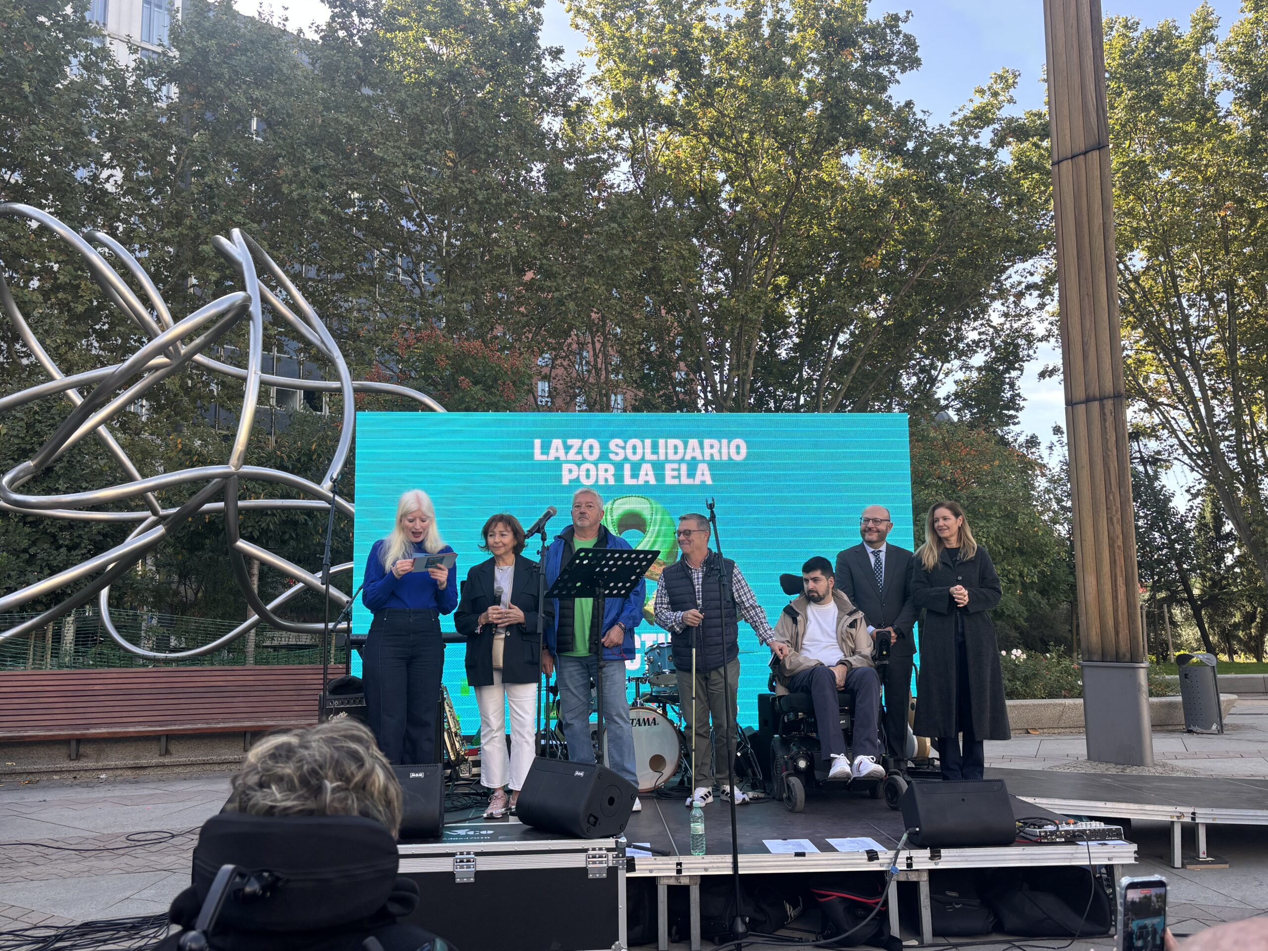 Madrid se Une en un Gran Lazo Solidario para Visibilizar la Lucha contra la ELA 1 Madrid se Une en un Gran Lazo Solidario para Visibilizar la Lucha contra la ELA