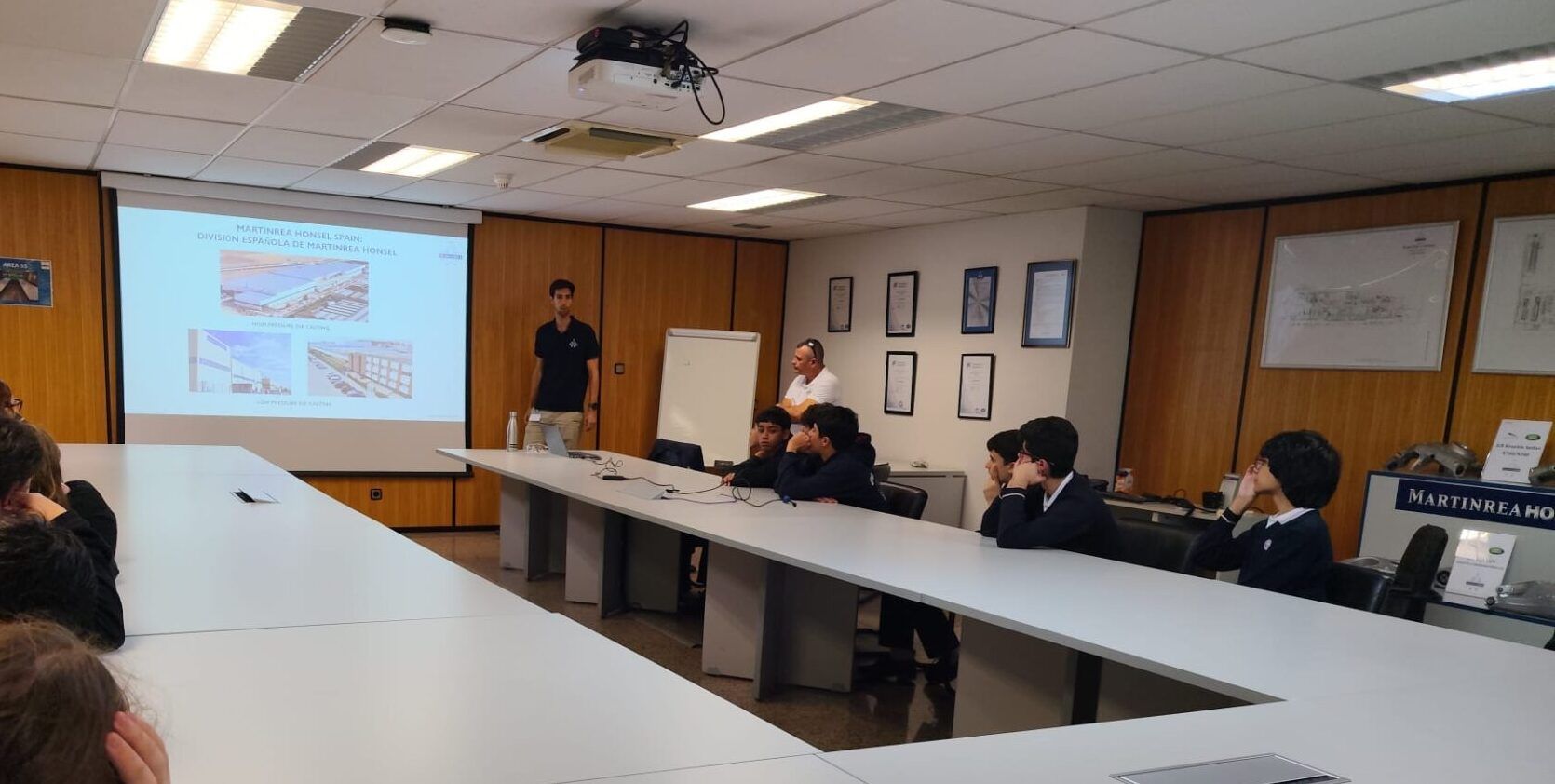 Martinrea Inspira a la Nueva Generación: Oportunidades y Desafíos en la Industria Metalúrgica para Jóvenes Innovadores