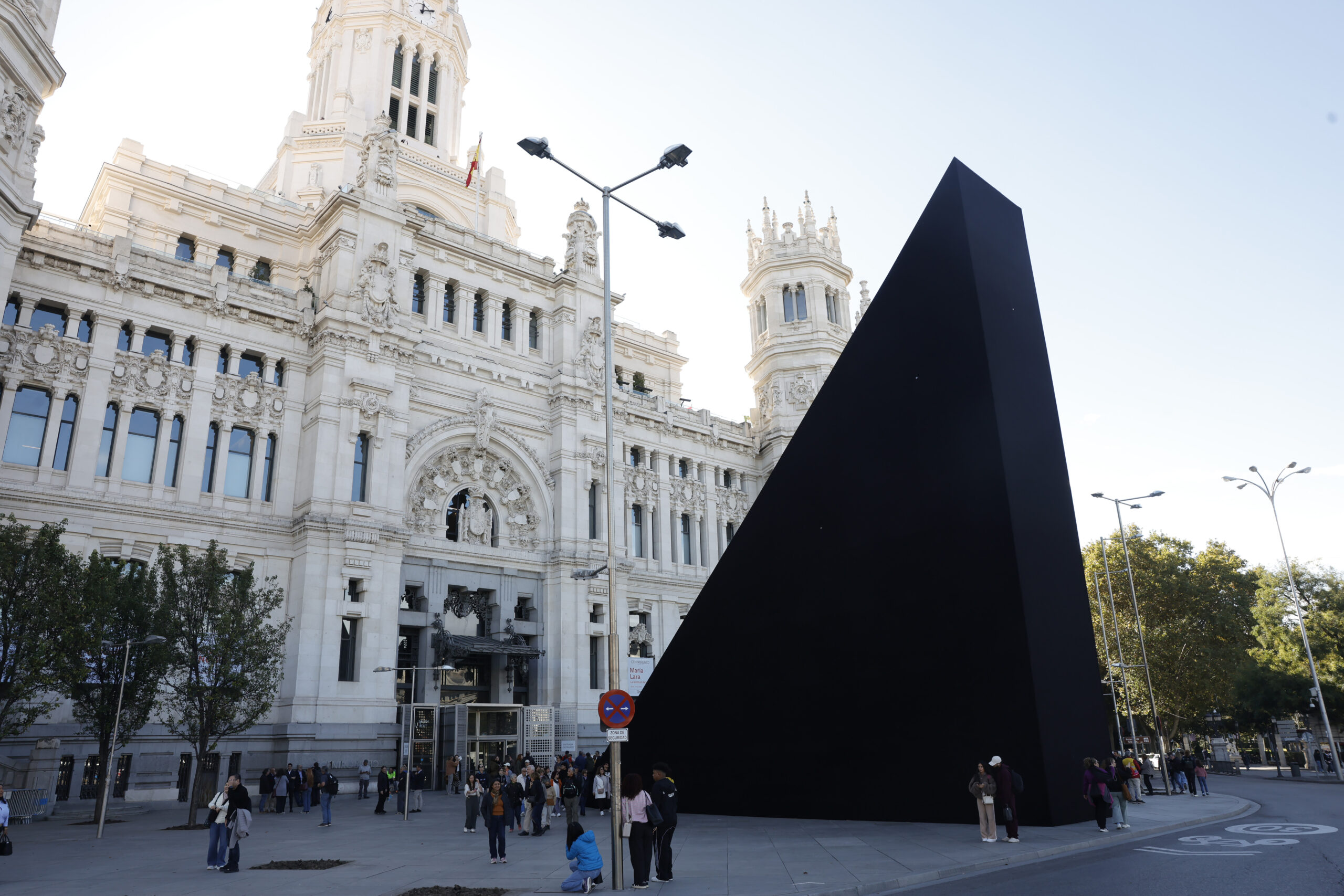 SpY Transforma la Plaza de Cibeles con 'Panóptico', una Nueva Mirada a Madrid 1 SpY Transforma la Plaza de Cibeles con ‘Panóptico’, una Nueva Mirada a Madrid